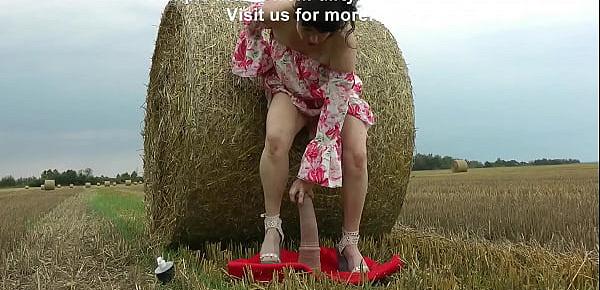  Dirtygardengirl destroy her ass near bale of hay in public